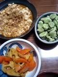 麻婆豆腐、空豆、蓮根と人参のカレー炒め
