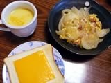 コーンスープ、玉葱とベーコンの玉子炒め、トーストチーズ
