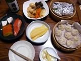 樽酒、八角滷菜、中華粽、カマンベールチーズ・伊達巻・スモークサーモン、数の子、小籠包