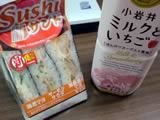 Sushi サンドと小岩井ミルクといちご