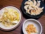 高野豆腐とセロリの炒め、焼餃子、メンマ