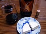 ルイ・ヴィトンの赤ワイン、カマンベールチーズ