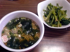 カップ麺、小松菜の胡麻和え