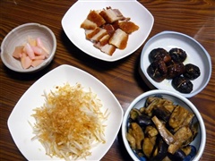 新生姜、重慶飯店の皮付き焼豚、焼き椎茸、茹でもやし、茄子の芝麻醤和え