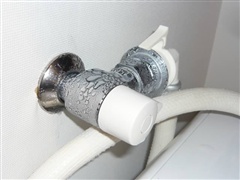 洗濯機水栓の結露