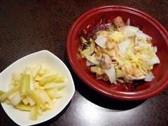 セロリの漬物、鶏と生姜と白菜のタジン