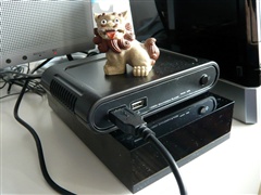 上からシーサー、上海問屋のメディアプレイヤー DN-MP500、LaCie 外付けハードディスク LCH-DB1TU (1TB)