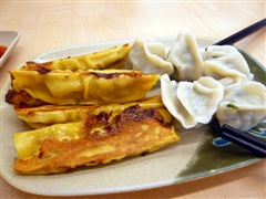 咖哩鍋貼(カレー焼餃子)と水餃子