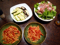 ズッキーニと茄子、マスタードグリーン、カサレッチャトマトソース
