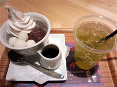 nana's green tea のソフトクリームあんみつ